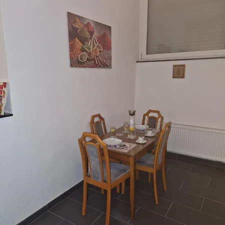 Zentrales City-apartment Mit Garage Und Arbeitsplatz Geeignet Fuer Business Und Familie Appartamento