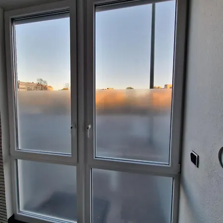 Zentrales City-apartment Mit Garage Und Arbeitsplatz Geeignet Fuer Business Und Familie Appartamento Duisburgo