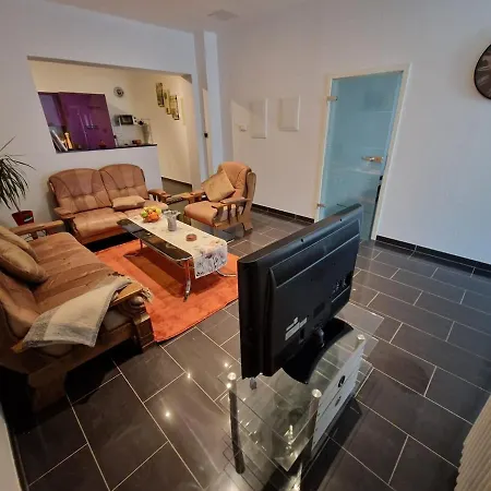 Zentrales City-apartment Mit Garage Und Arbeitsplatz Geeignet Fuer Business Und Familie * 뒤스부르크