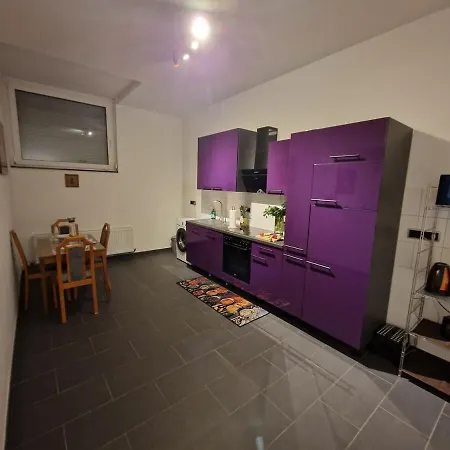 Zentrales City-apartment Mit Garage Und Arbeitsplatz Geeignet Fuer Business Und Familie Appartamento *