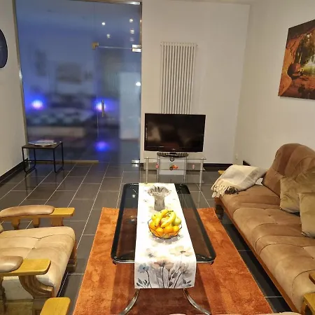 아파트 Zentrales City-apartment Mit Garage Und Arbeitsplatz Geeignet Fuer Business Und Familie *