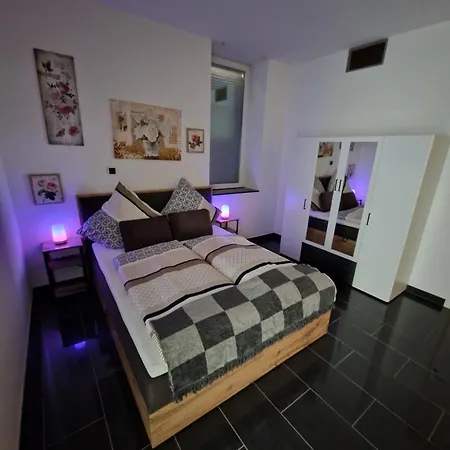 Zentrales City-apartment Mit Garage Und Arbeitsplatz Geeignet Fuer Business Und Familie Appartamento *