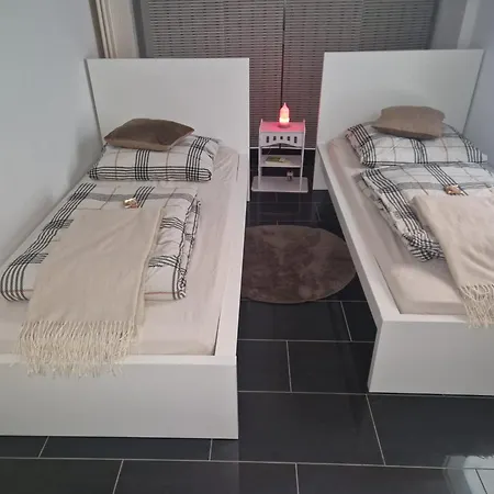 דירה Zentrales City-apartment Mit Garage Und Arbeitsplatz Geeignet Fuer Business Und Familie דיסבורג