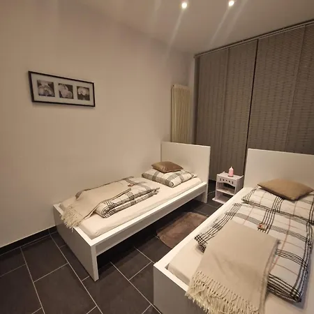Zentrales City-apartment Mit Garage Und Arbeitsplatz Geeignet Fuer Business Und Familie * 뒤스부르크