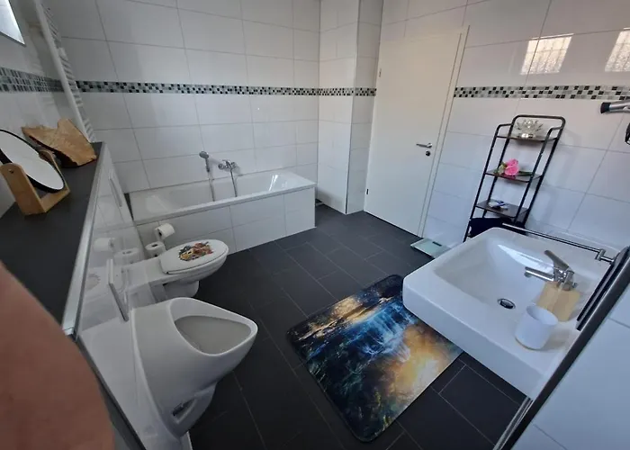 Zentrales City-apartment Mit Garage Und Arbeitsplatz Geeignet Fuer Business Und Familie דיסבורג