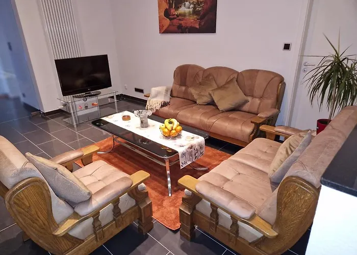 Zentrales City-apartment Mit Garage Und Arbeitsplatz Geeignet Fuer Business Und Familie * דיסבורג