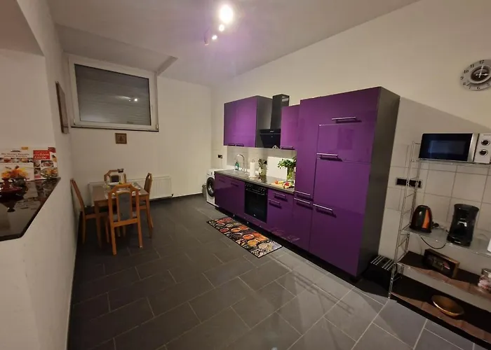 Zentrales City-apartment Mit Garage Und Arbeitsplatz Geeignet Fuer Business Und Familie דירה *