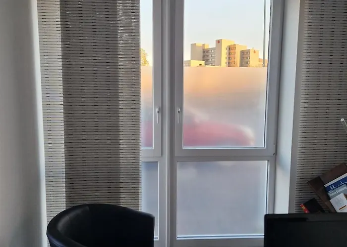 Zentrales City-apartment Mit Garage Und Arbeitsplatz Geeignet Fuer Business Und Familie * דיסבורג