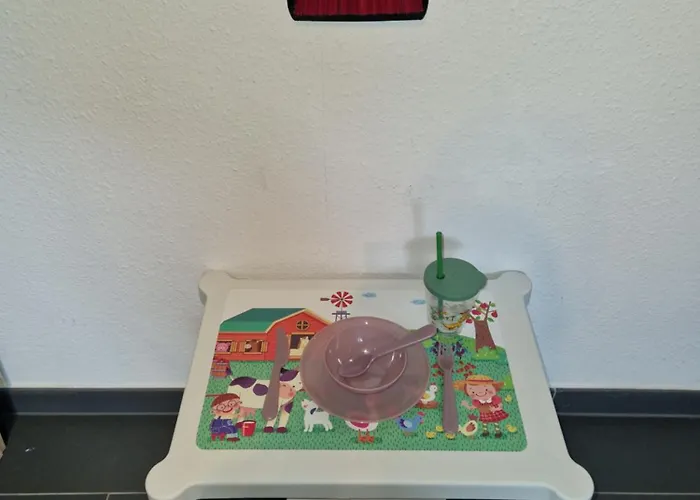 Zentrales City-apartment Mit Garage Und Arbeitsplatz Geeignet Fuer Business Und Familie דירה *